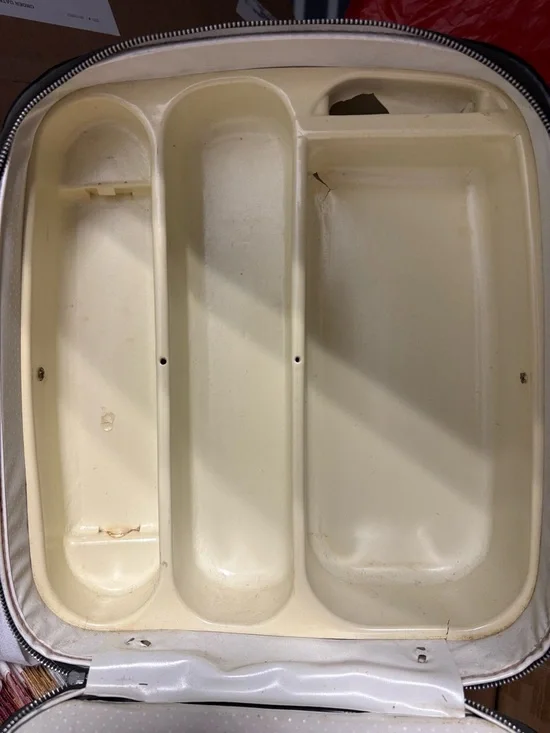 Barbie Black Fashion Queen Carrying Case with Retro Doll Artwork - Picture 4 of 5